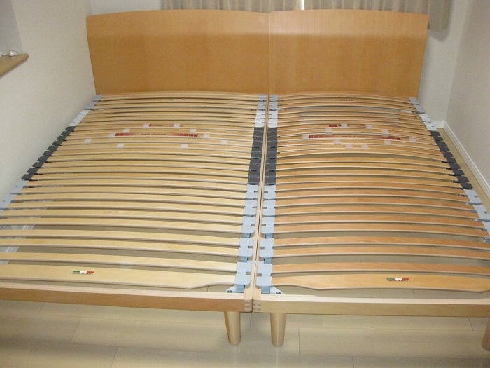 フラットタイプのウッドスプリングベッド